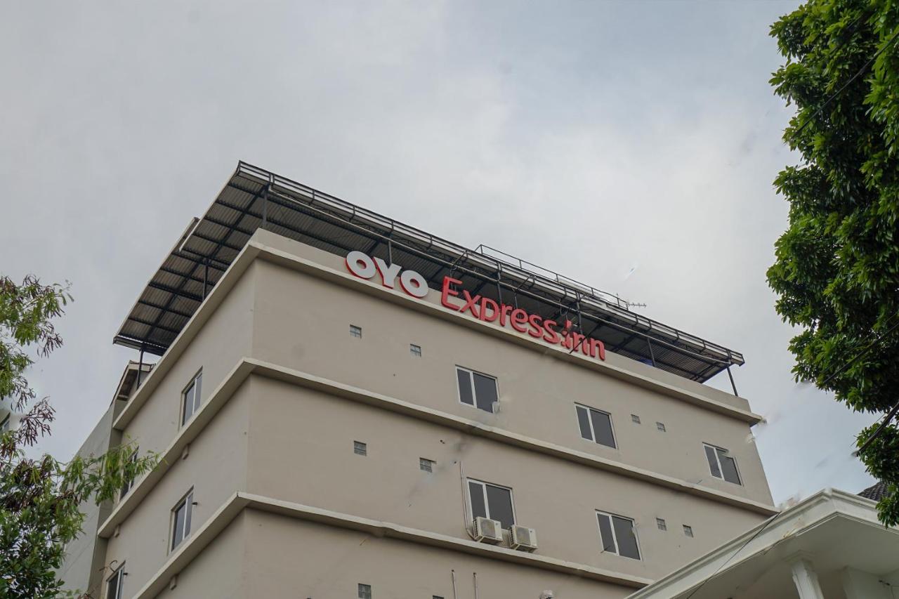 Oyo 616 Express Inn Palimbão Exterior foto